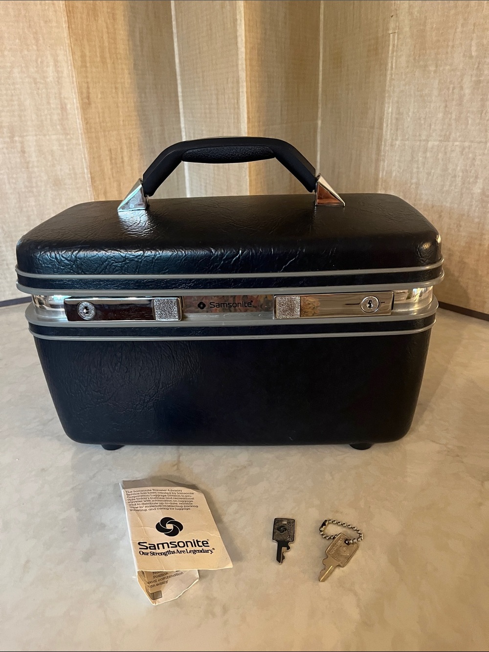 VTG Samsonite train make up travel case black faux leather chrome accents w/key